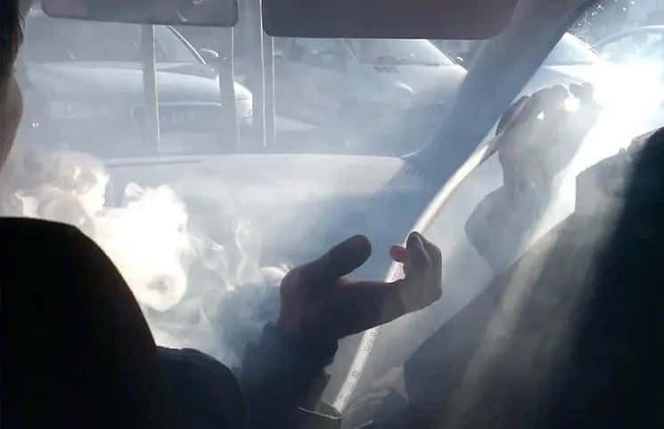 Shisha rauchen unter dem Autofahren?